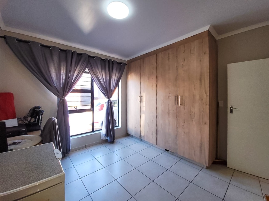 2 Bedroom Property for Sale in Van Der Hoff Park North West